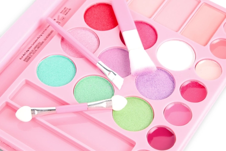 Barvite palete za kreativno ličenje