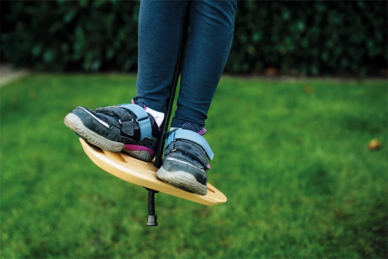 Stabilno in varno guganje stoje in sede