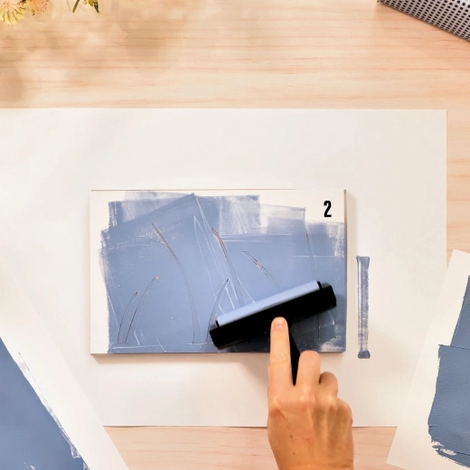 Enakomeren nanos barve