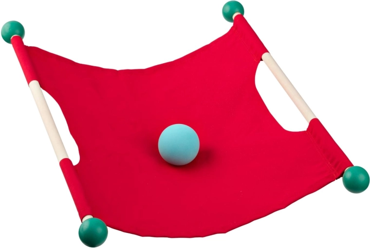 Razvija koordinacijo in grobo motoriko