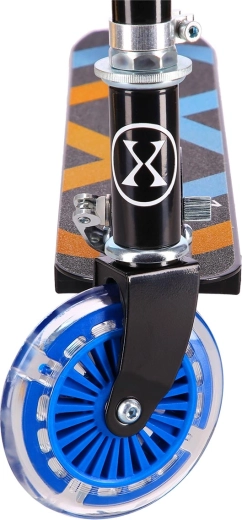 LED kolesa in osvetljeno stopalno mesto za večjo vidnost