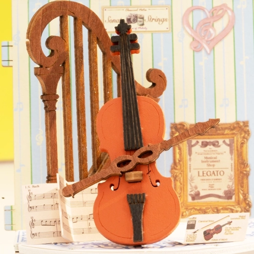 Detajlni elementi, vključno z mini violino