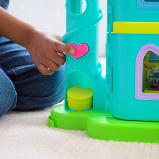 Bogat komplet dodatkov in skrivne domislice