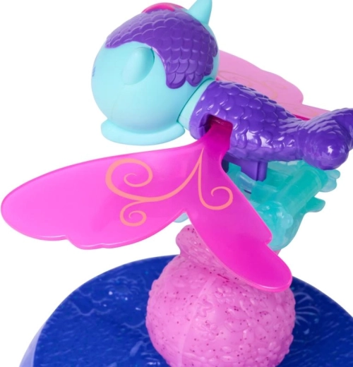 Trepetajoča krila na prstu in na stojalniku