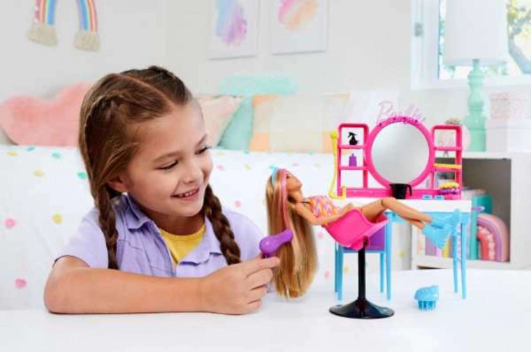 Punčka Barbie z dolgimi lasmi