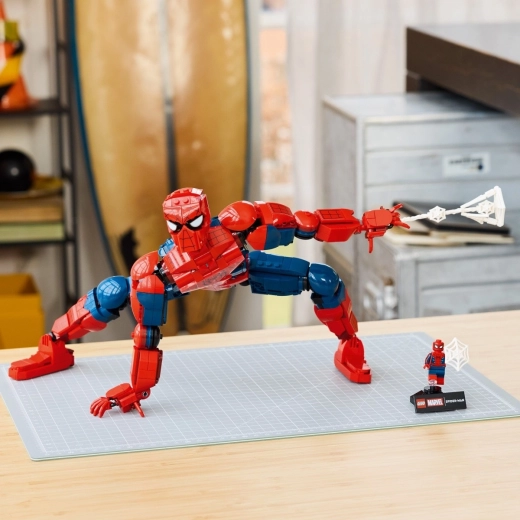 Popolnoma nastavljiv Spider-Man, visok 36 cm