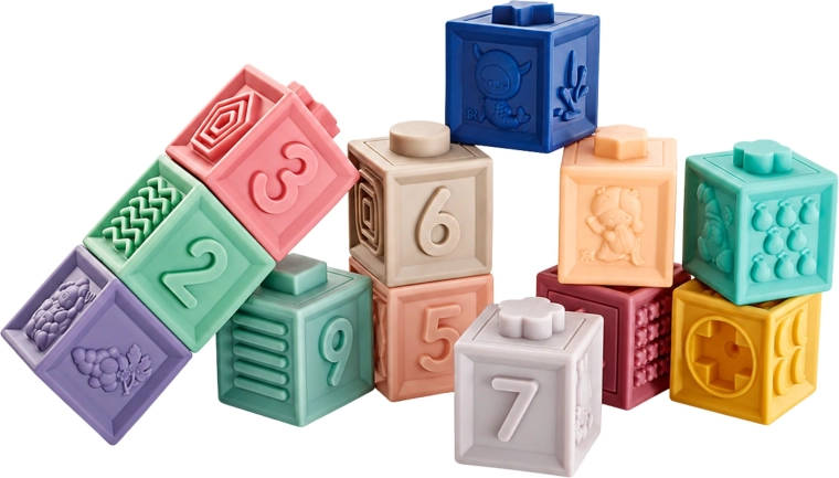 Reliefne kocke s številkami in motivi