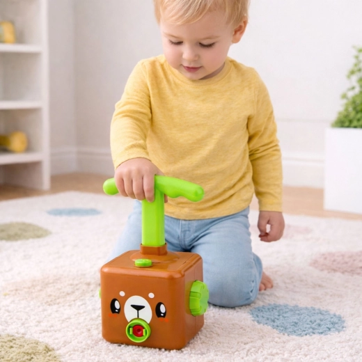 Podpira učenje skozi igro