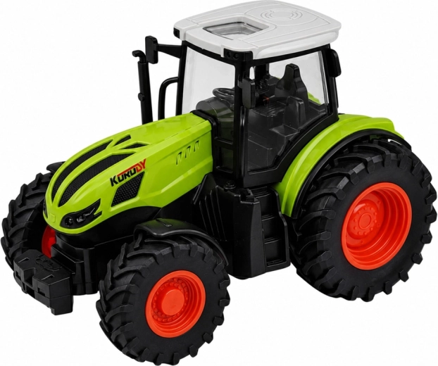 Robusten traktor z velikimi terenskimi kolesi