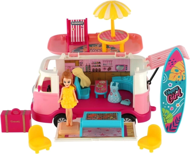 Odpravljivi avtodom s popolnoma opremljenim interierjem