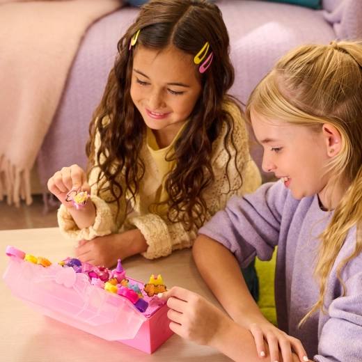 Plesni podij in krilca za zabavo