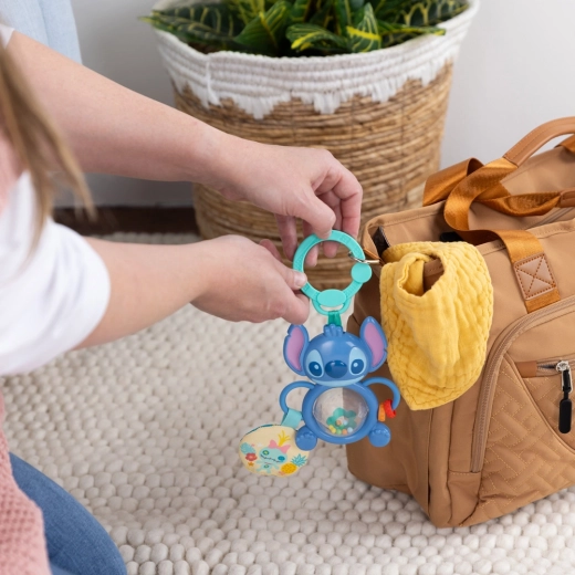 Easy to attach to stroller and car seat