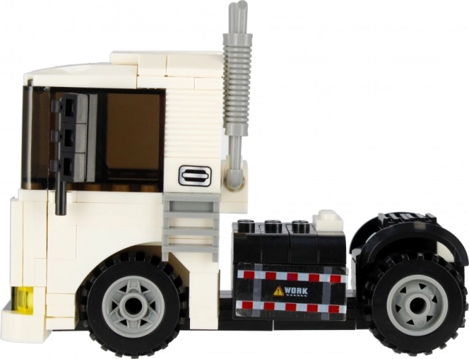 Realističen mestni tovornjak s podrobnostmi