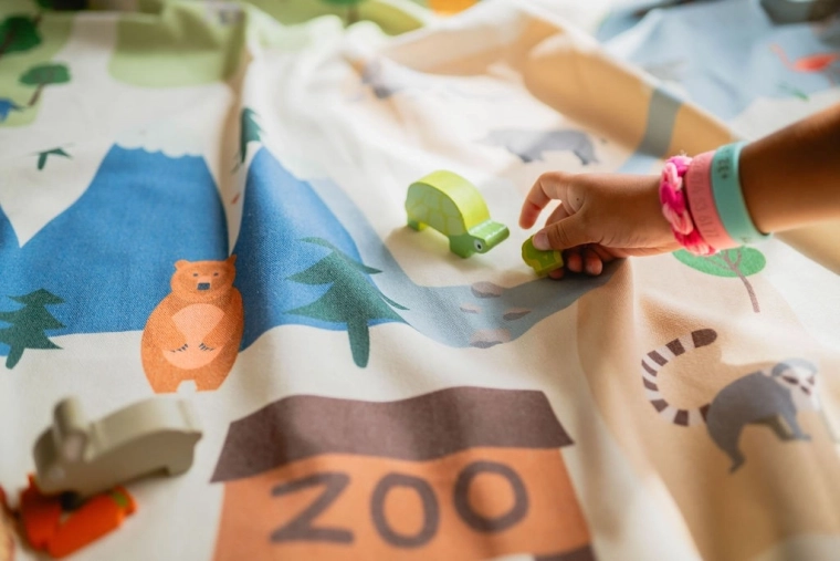 Velika igralna površina z motivom ZOO