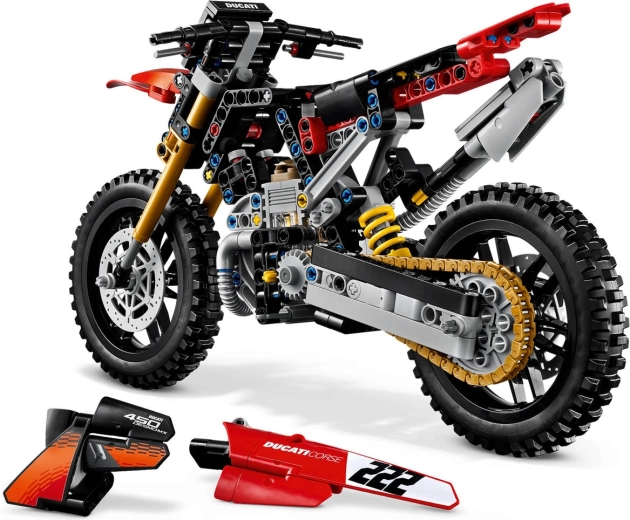 Avtentičen Ducatijev motokrosistični videz