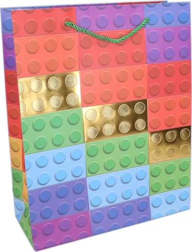 Igriv dizajn z zlatimi poudarki