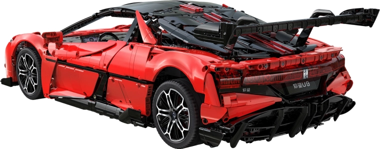 Realistični superšportnik v merilu 1:8