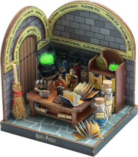 Detajlna mini diorama učilnice napojev