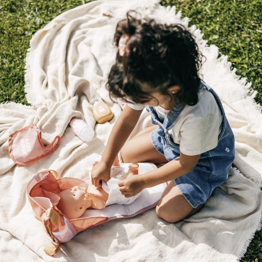 Torba, ki se spremeni v previjalno podlogo