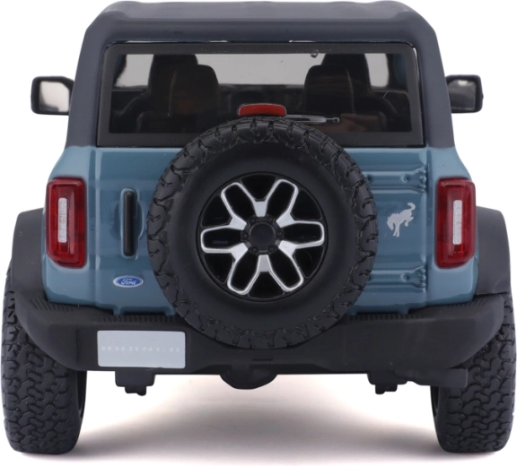 Off-road slog Ford Bronco z rezervnim kolesom