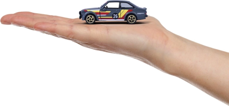 Kovinski model v merilu 1:64