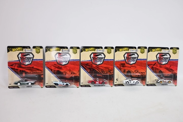 Hot Wheels Premium avtomobilčki kultni avtomobili – zbirateljski model 1 kos