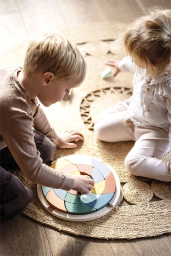 Ustvarjalna igra, navdihnjena z Montessori