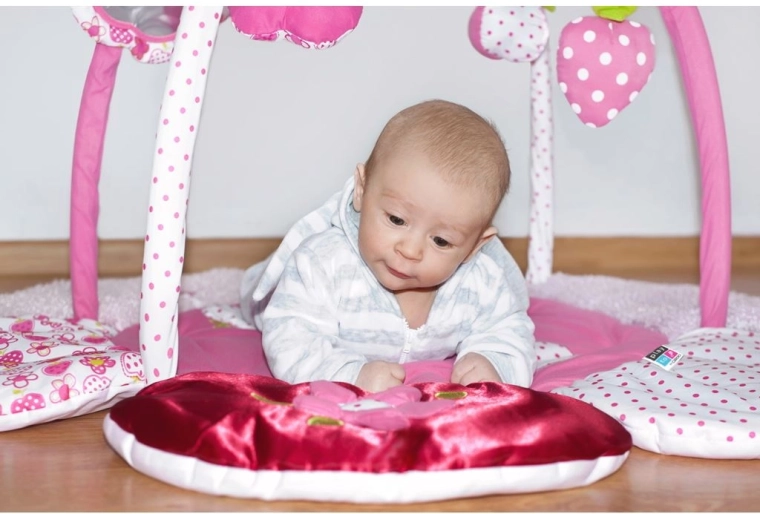 Senzorična stimulacija s šumečimi in teksturiranimi elementi