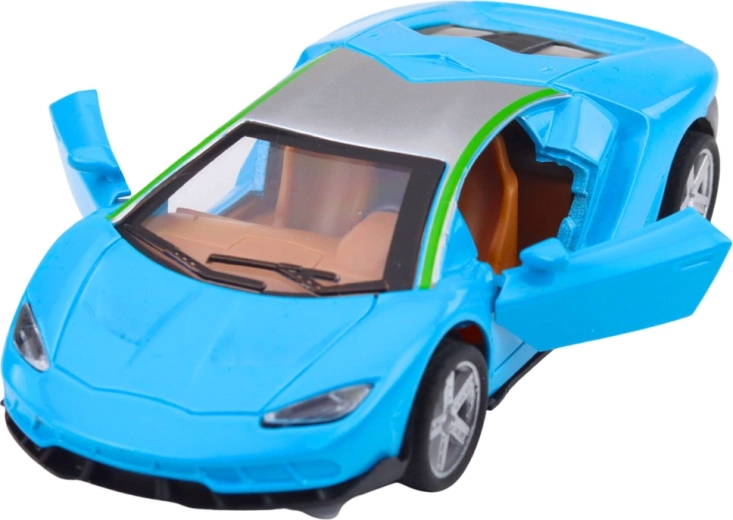 Odpirajoča se vrata in podroben interier