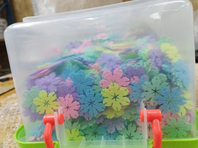 Connecting into patterns and 3D creations