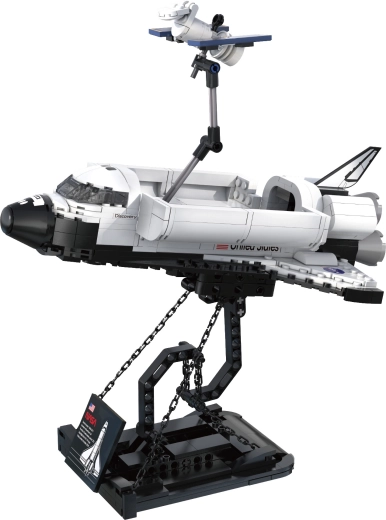 Razstavno stojalo in satelit z “sončnimi paneli”