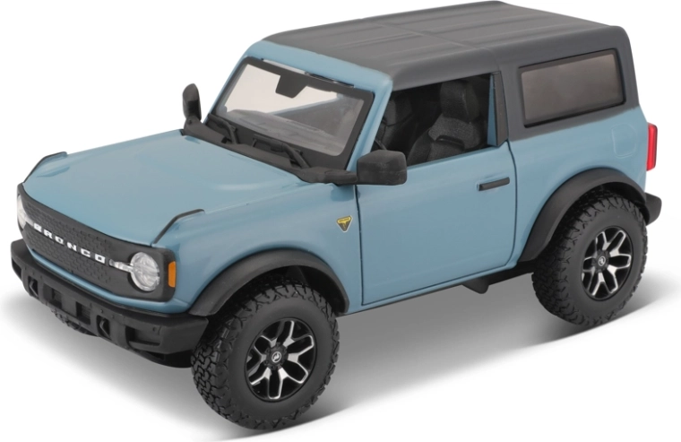 Kovinski model z zvestimi detajli
