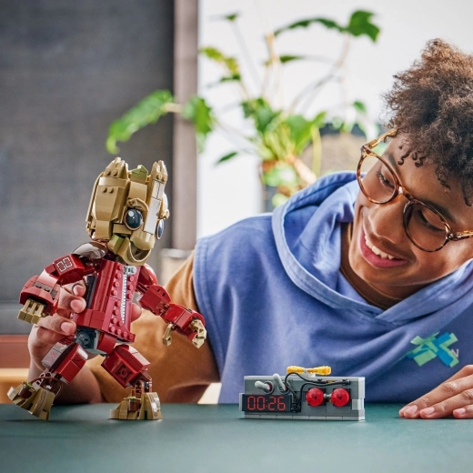 Popolnoma premična figurica za dinamične poze