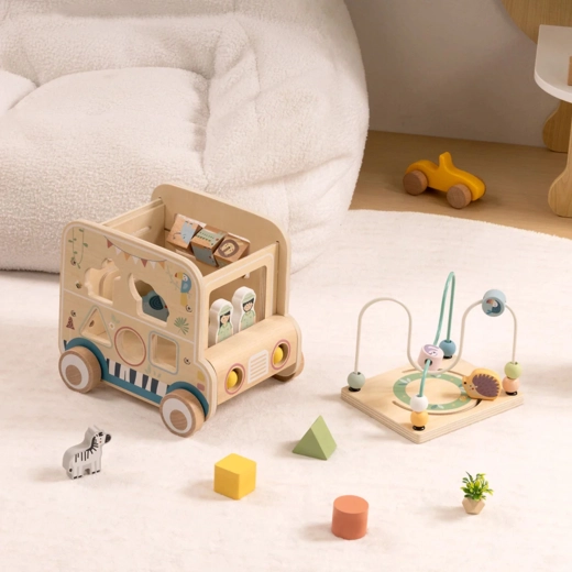 Zobniki, labirinti in safari zgodbe