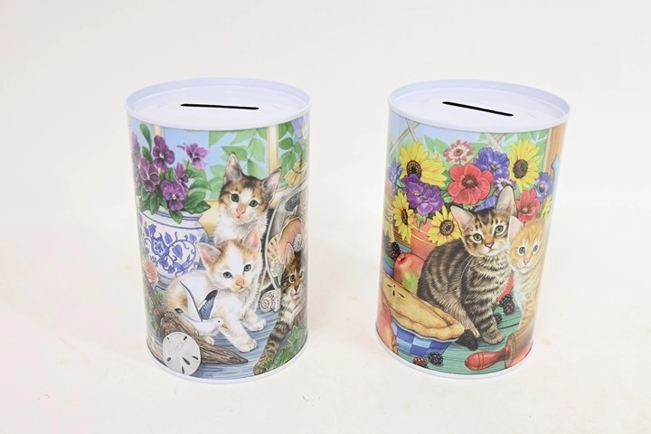 Metal piggy bank with kitten design