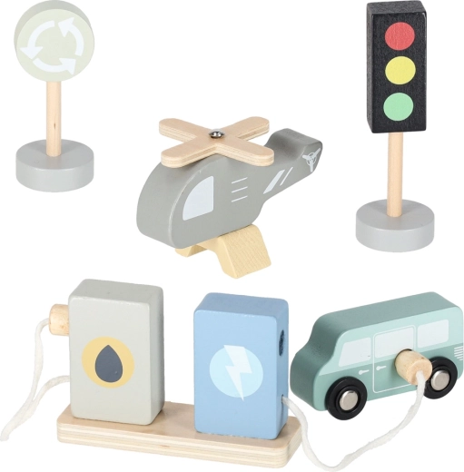 Bencinska postaja in prometni elementi