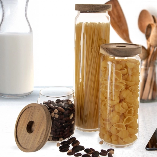 Slog in red na kuhinjskem pultu