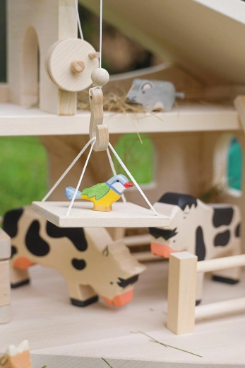 Functional rope winch for interactive play