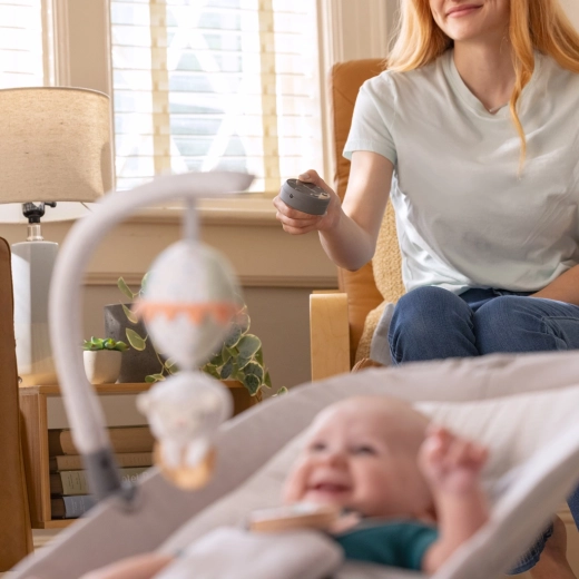 Daljinsko upravljanje guganja, vibracij in melodij