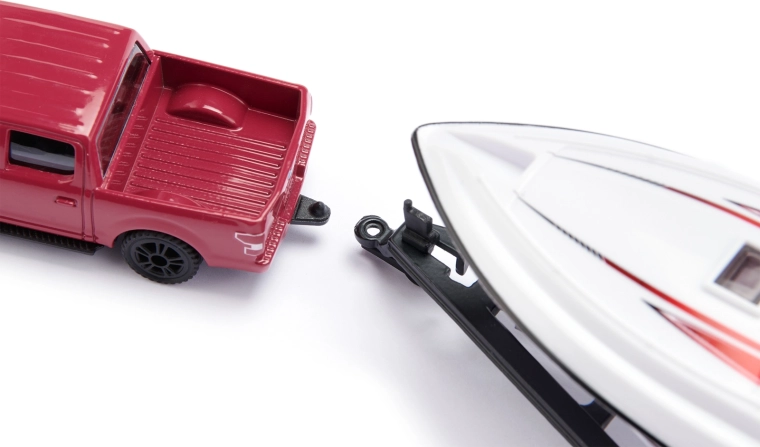 Funkcionalna vlečna kljuka in stabilna dvoosna prikolica