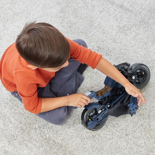 Vozna akcija z velikimi kolesi