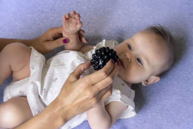 Spodbudne teksture za radovedne majhne prstke