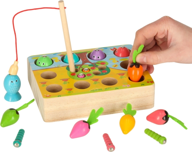 Sensory play with carrot harvesting