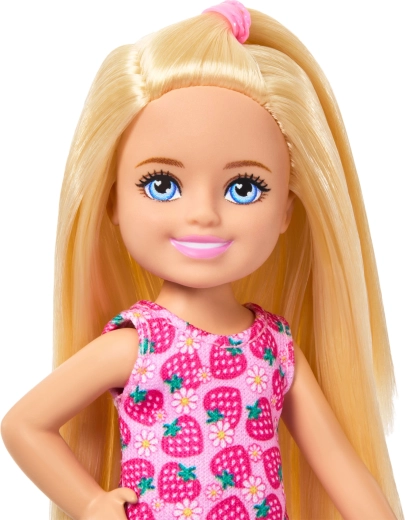 Dolgi blond lasje in ljubek izraz