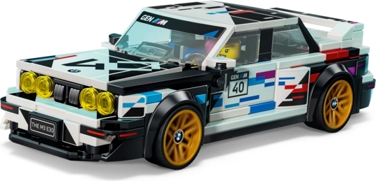 Moving wheels and a driver minifigure for racing play
