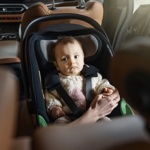 Udobje od rojstva zahvaljujoč vložku in 5-točkovnemu pasu