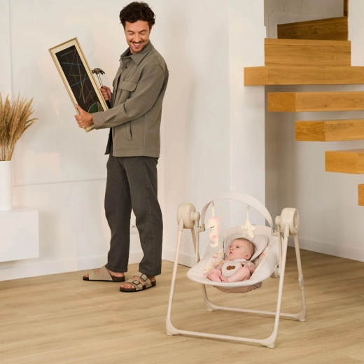 Comfort and safety: 2 seat positions and a 5-point harness