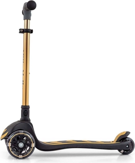 Raste z otrokom zahvaljujoč nastavljivemu krmilu