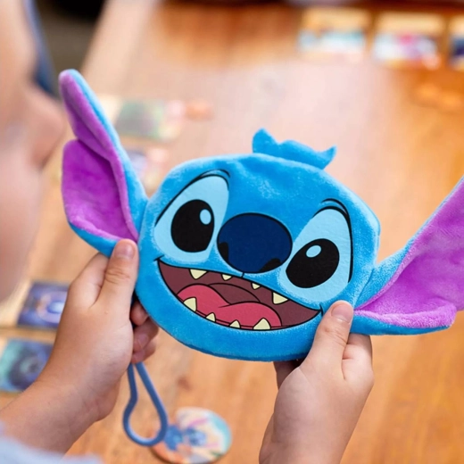 Plišasta vrečka in potovalni žeton Stitch v pakiranju