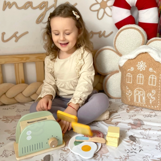 Realističen toaster z ročico in gumbom